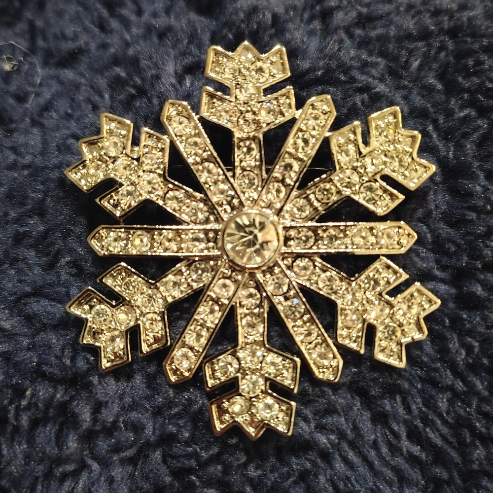 Vintage Monet Snowflake Brooch Crystal Rhinestone Silver Tone Winter Pin Women
